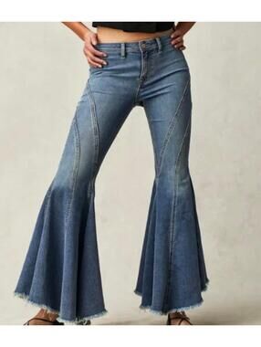 We The Free Twirl On Mid-Rise Crop Flare Jeans - Morning Blue - 28